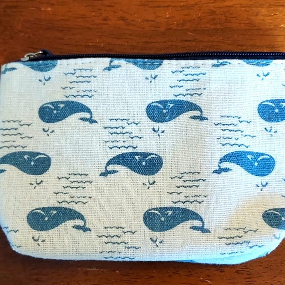 Whale cosmetic bag - Picture 2 of 2